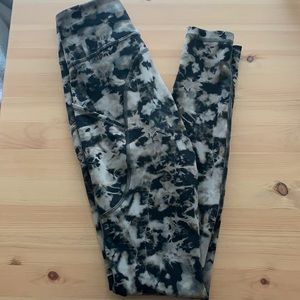 Lululemon Size 2 Invigorate High-Rise Tight 28” Dispersed Light Raw Linen Multi